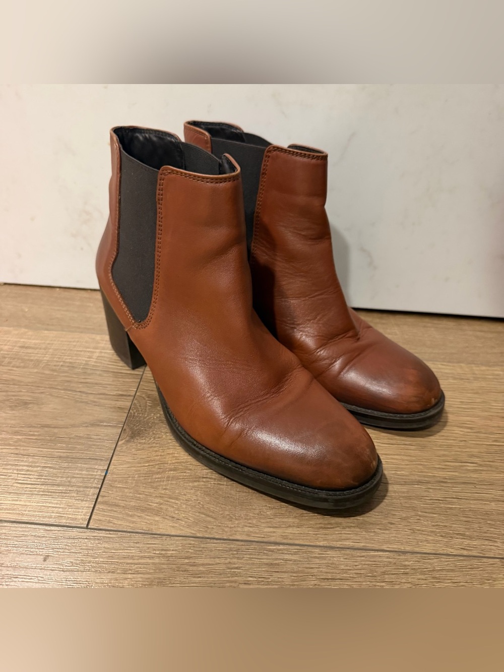 Clarks Women’s Chelsea Ankle Boots in Cognac Brown, 9